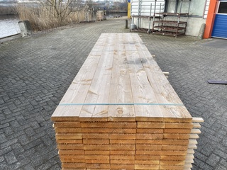 Ca. 40x Douglas Planken Fijnbezaagd, 38x200mm, lengte 400cm